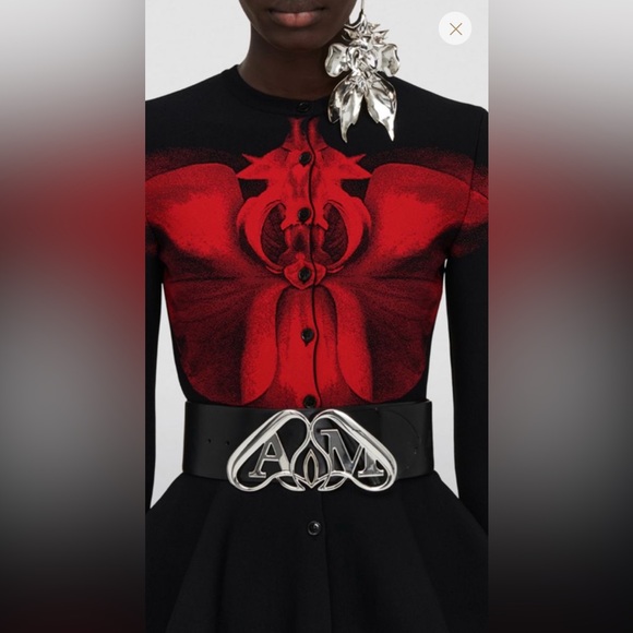 ALEXANDER MCQUEEN
Leather Oversized Seal Logo Belt. Size 85. - Picture 2 of 6